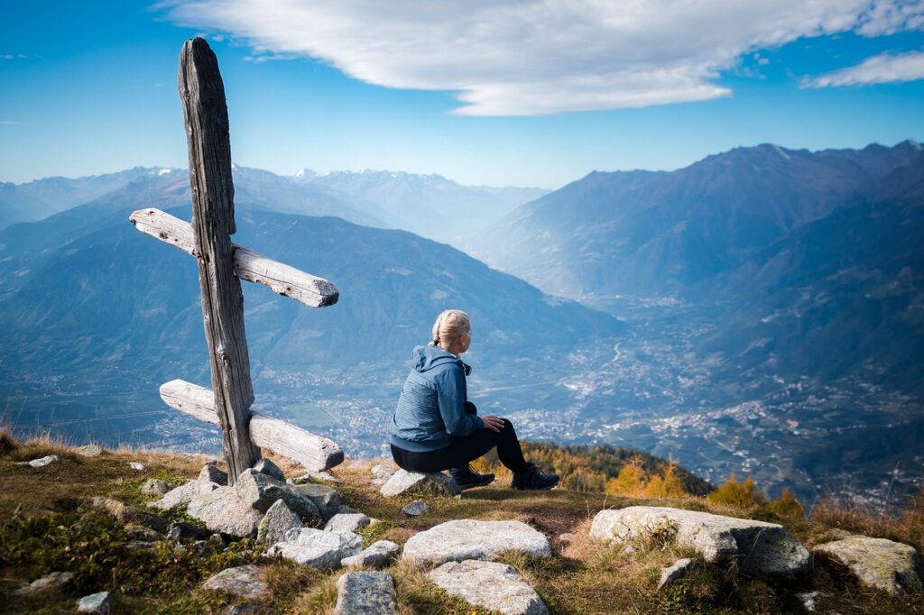 woman, hiking, mountain-6010056.jpg